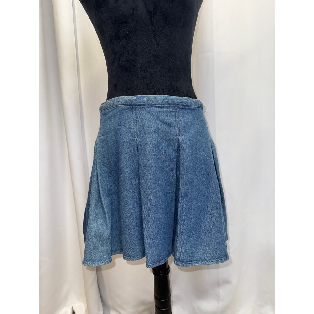 Jean mini skirt size 13
Waist-17
Length-16